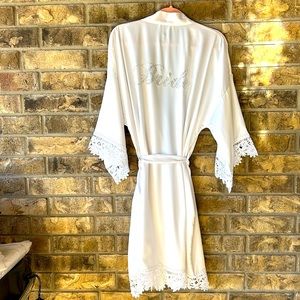 NWOT Silky 🤍 white BRIDE robe 👰‍♀️